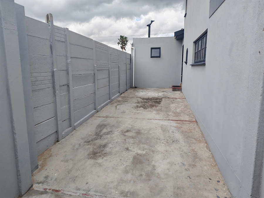 4 Bedroom Property for Sale in Gustrouw Western Cape
